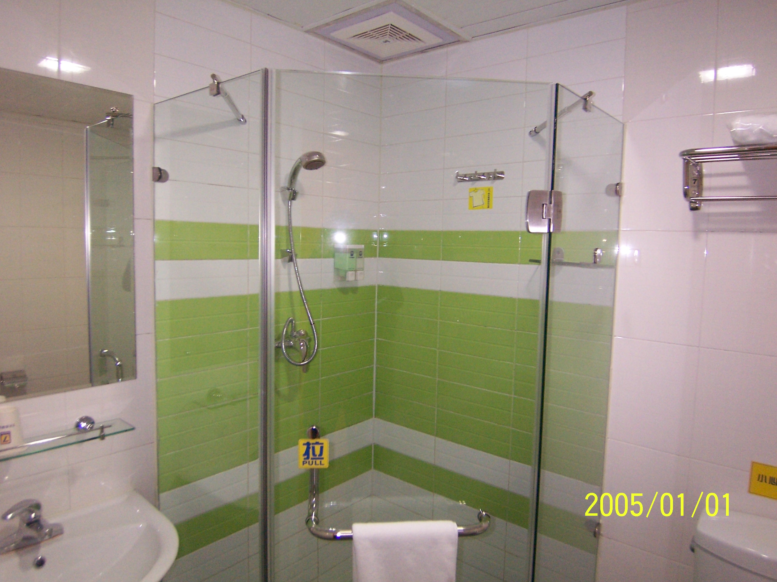 7天哈尔滨通达街西大桥地铁站店-客卧