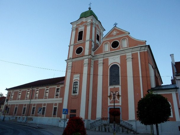 Roznava旅游景点-Church of St. Francis Xavier