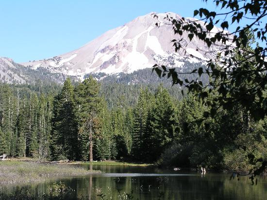 Manzanita Lake景点图片