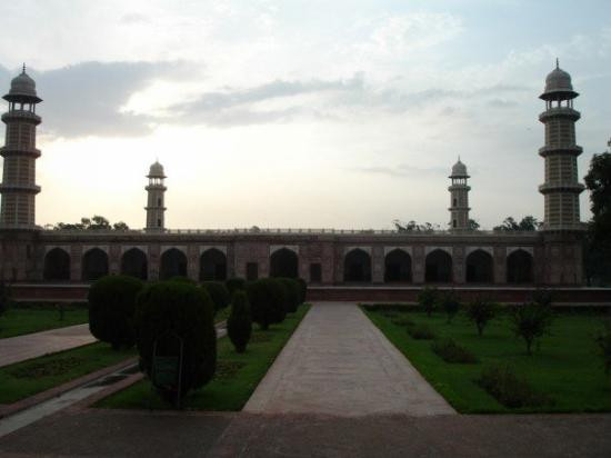 Jehangir's Tomb & Kamran's Baradari Pavilion-拉合尔必去景点