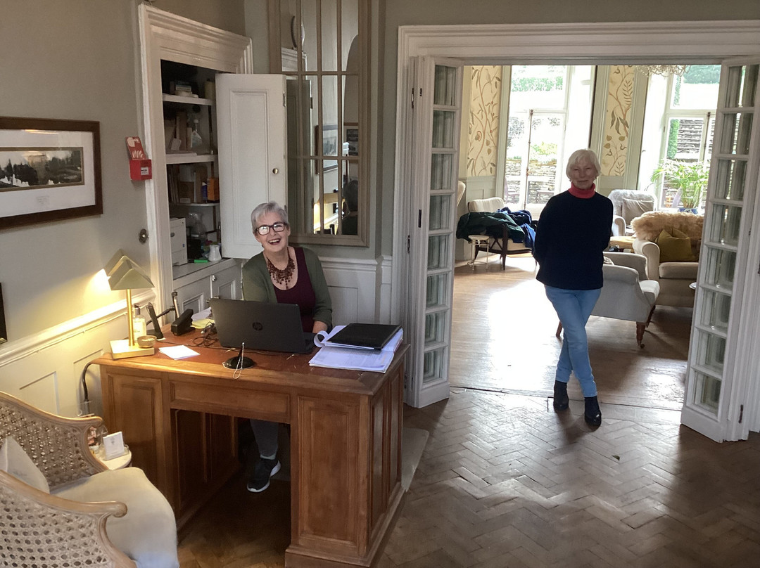 伯利法院酒店主图