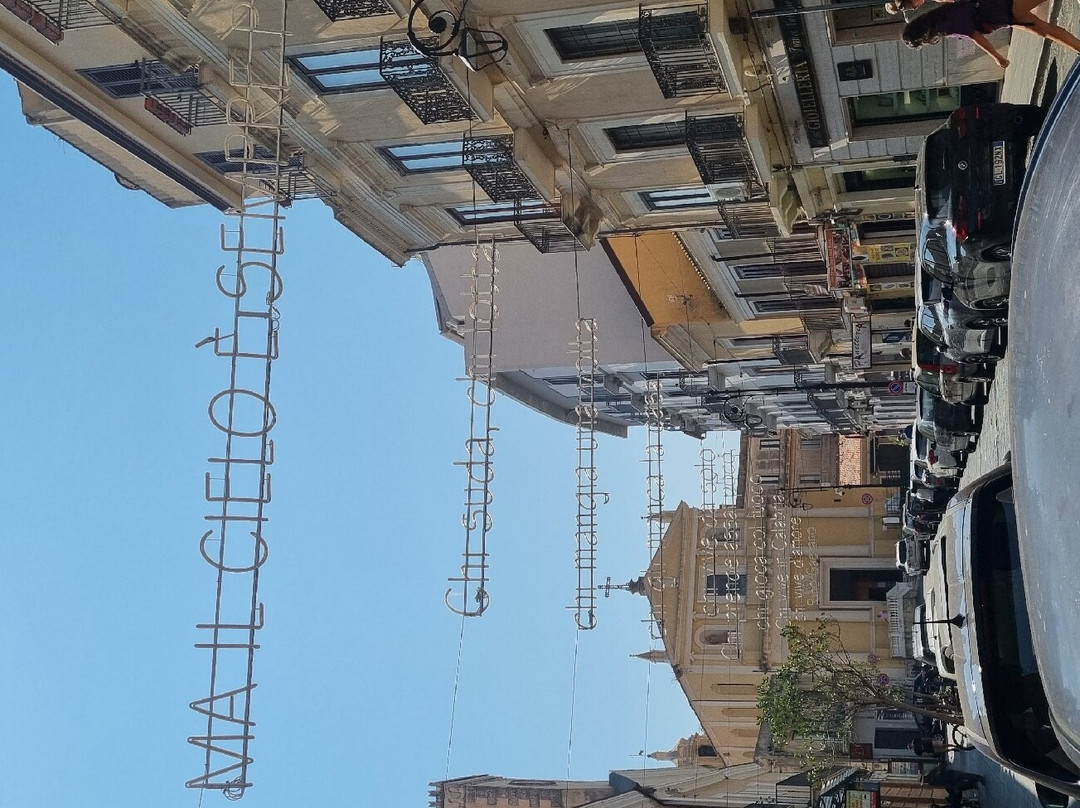 Monumento a Rino Gaetano-克罗托内必去景点