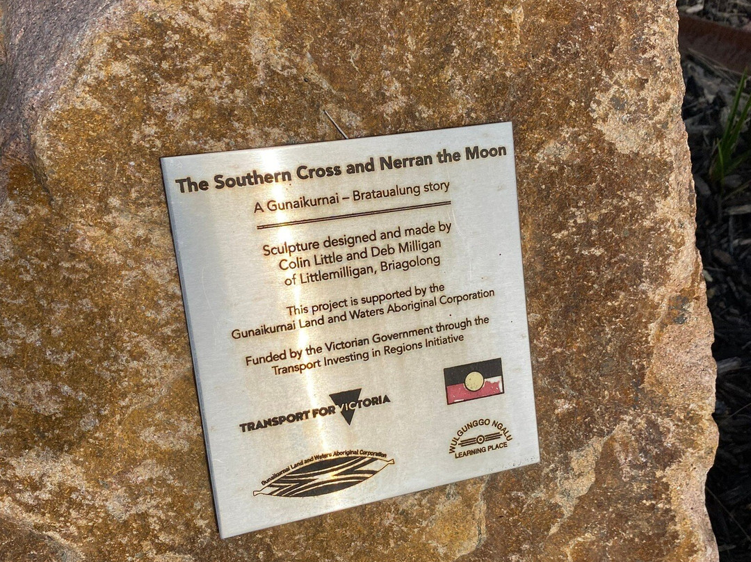Southern Cross And Nerran Sculpture-Yarram必去景点