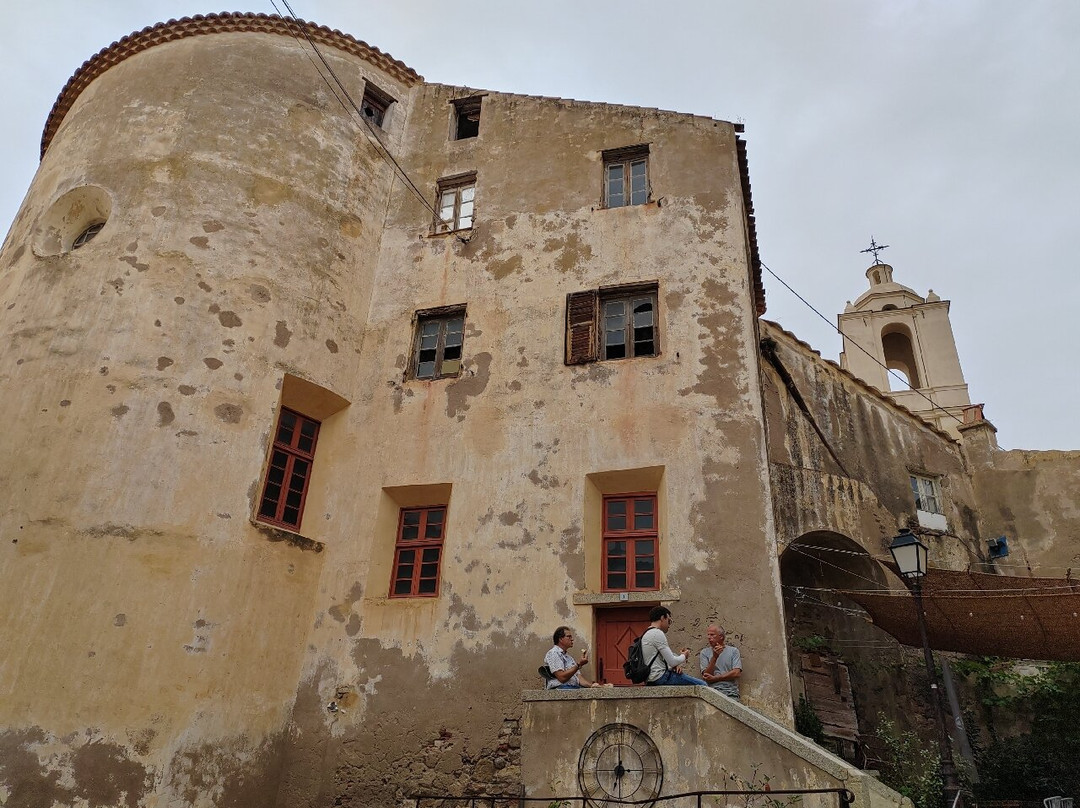 Catedral St. Jean Baptiste-卡尔维必去景点