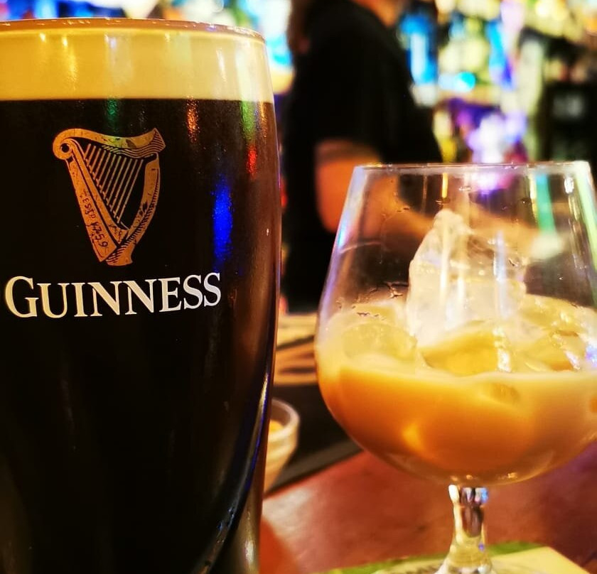 Nostos Irish Cafe bar景点图片