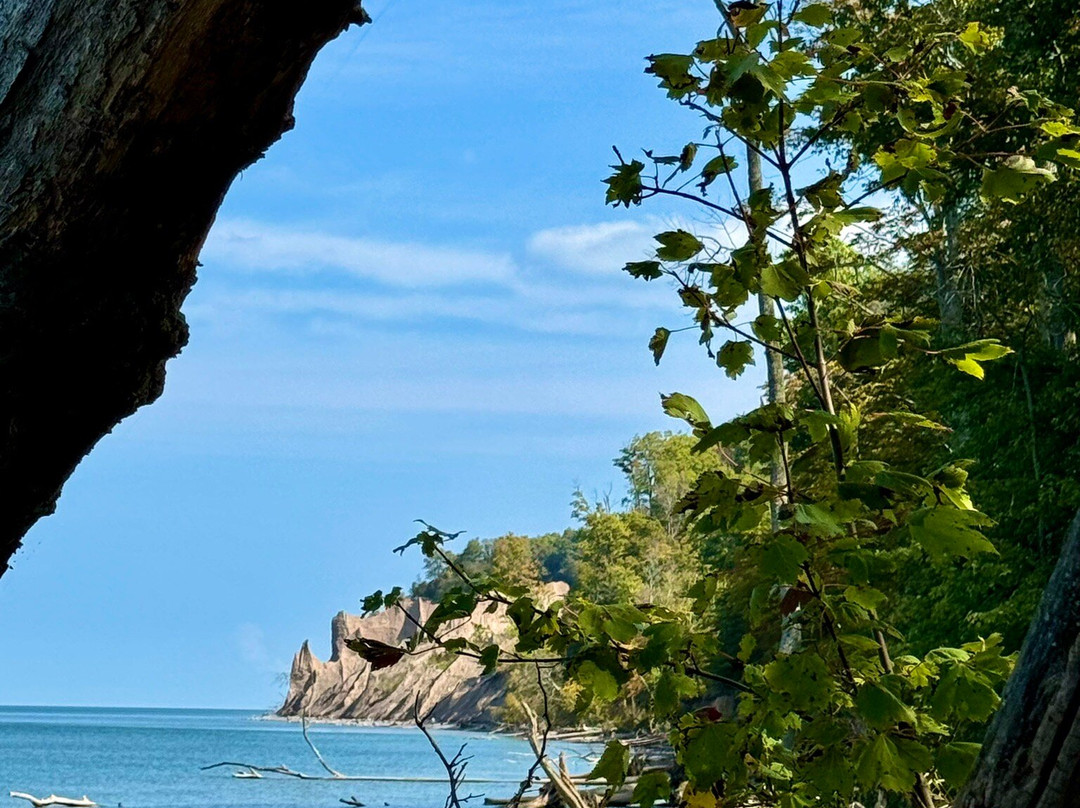 Chimney Bluffs State Park景点图片
