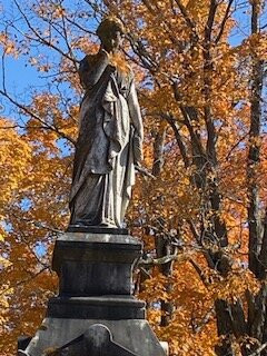 Pine Hill Cemetery景点图片
