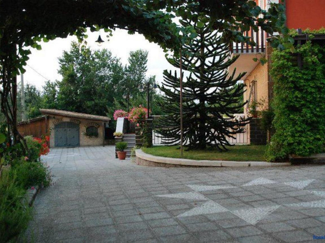 La Casa Sull'Aia,AV