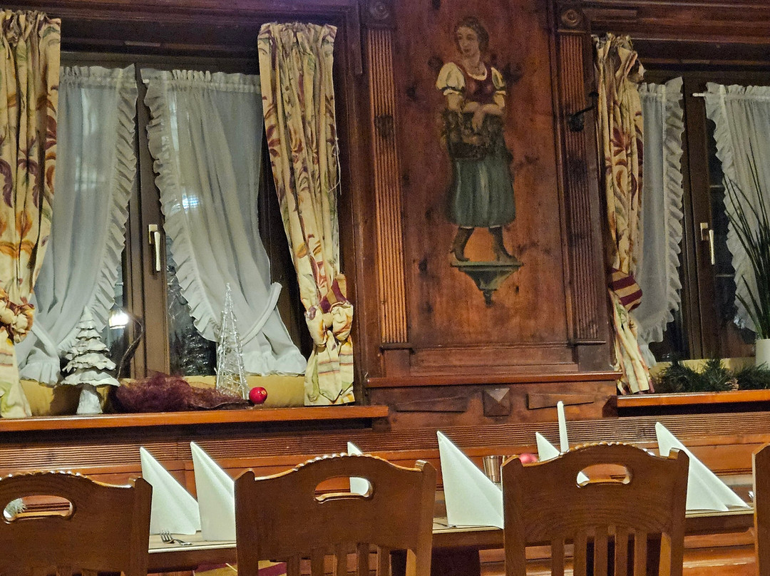 金色阿德勒瓦腾斯酒店主图