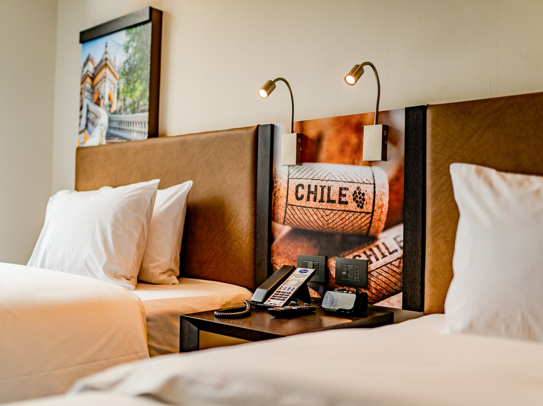 希尔顿欢朋酒店圣地亚哥拉斯孔德斯主图