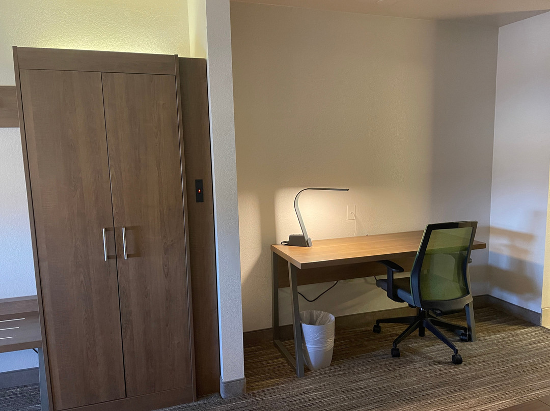 Holiday Inn Express & Suites Hesperia by IHG主图