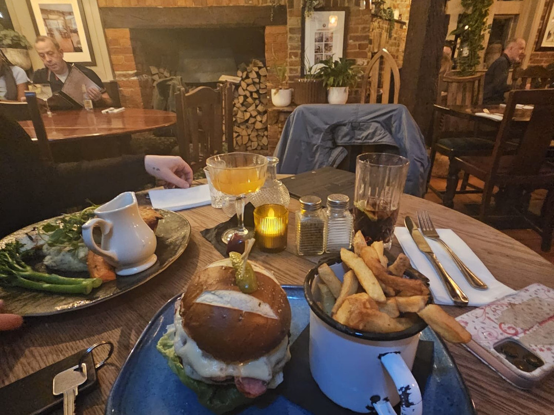 The Woolpack Hotel主图