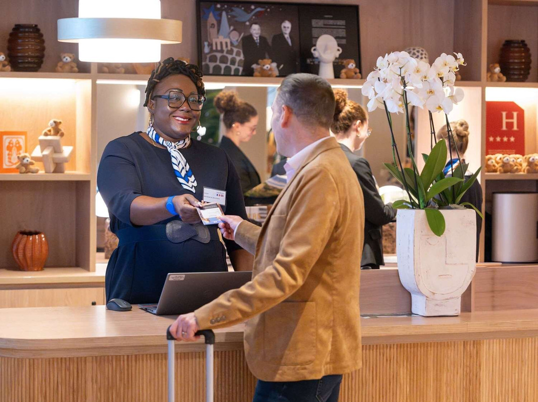 昂热曼恩湖诺富特酒店主图