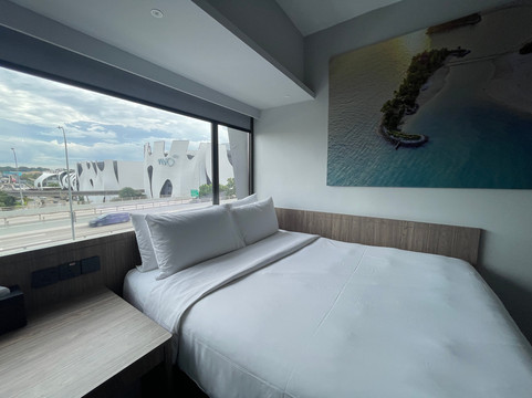 Travelodge新加坡港湾彩鸿酒店主图