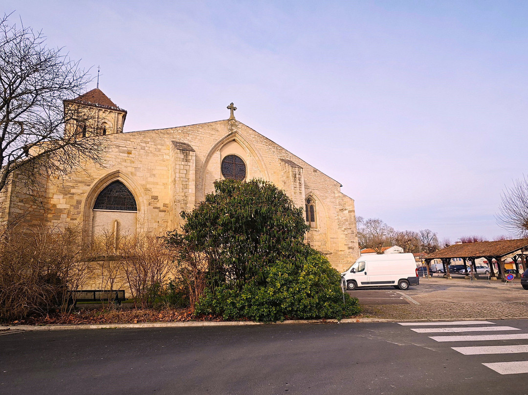 Eglise Saint Pierre-Frontenay-Rohan-Rohan必去景点