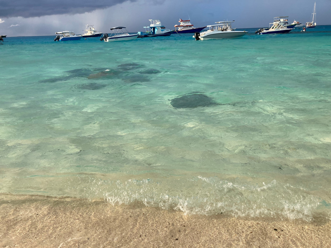 Luau Beach Inn Maldives主图