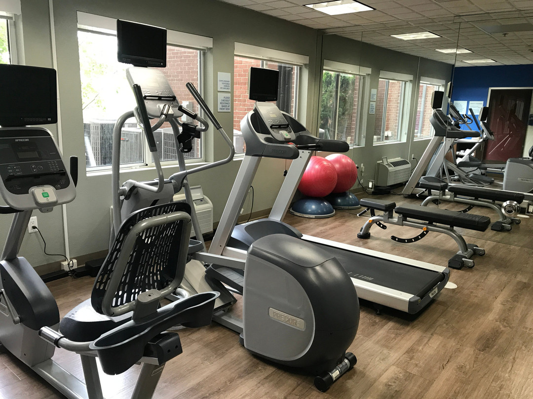 Holiday Inn Express & Suites Detroit - Farmington Hills By IHG主图