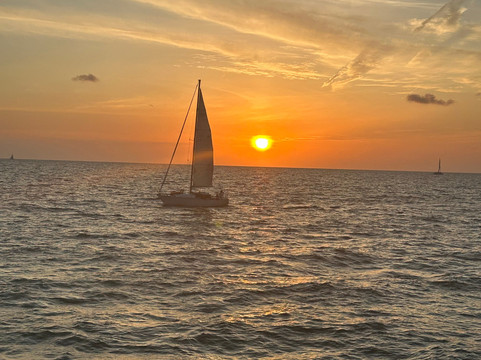 Double Sunshine Cruises-那不勒斯必去景点