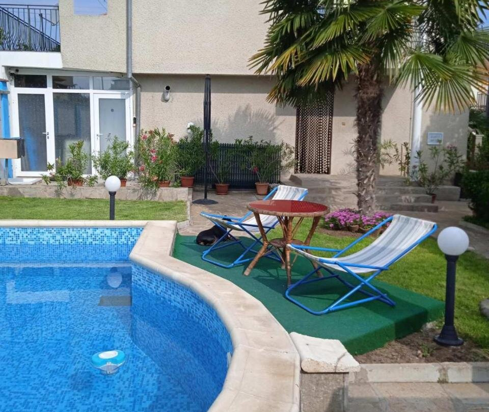 Topalovi Guest House主图