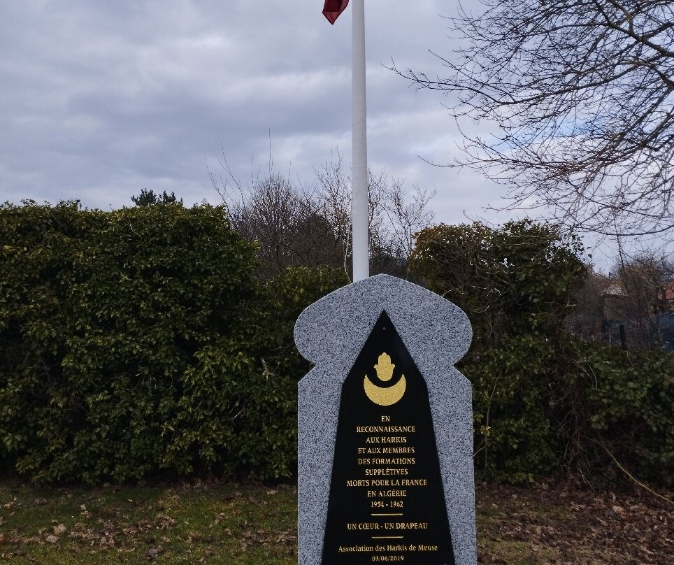 Cimetiere Militaire du Faubourg-Pave景点图片