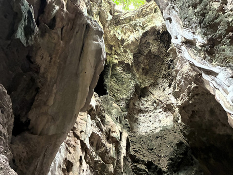 Killing Caves Of Phnom Sampeau-Phnum Sampov必去景点