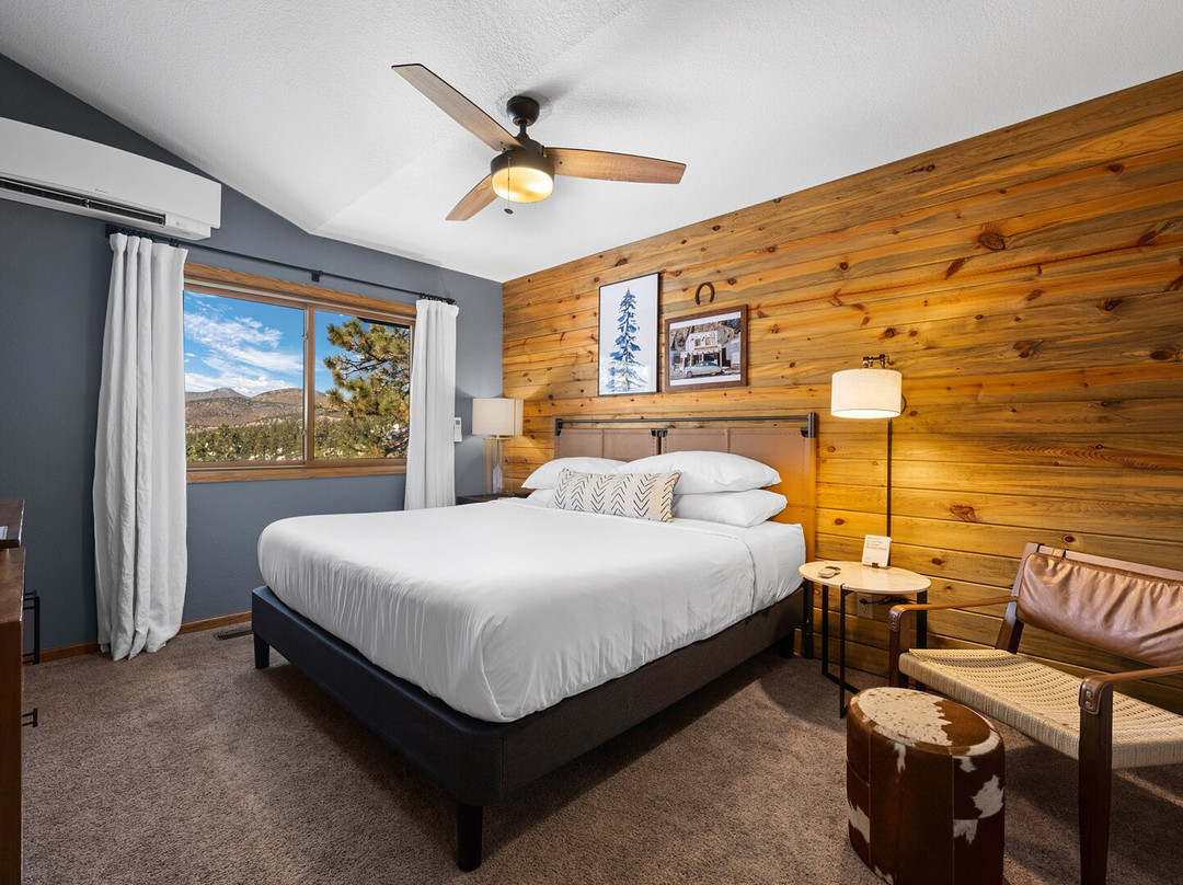 Juniper Lodge & Treehouses主图