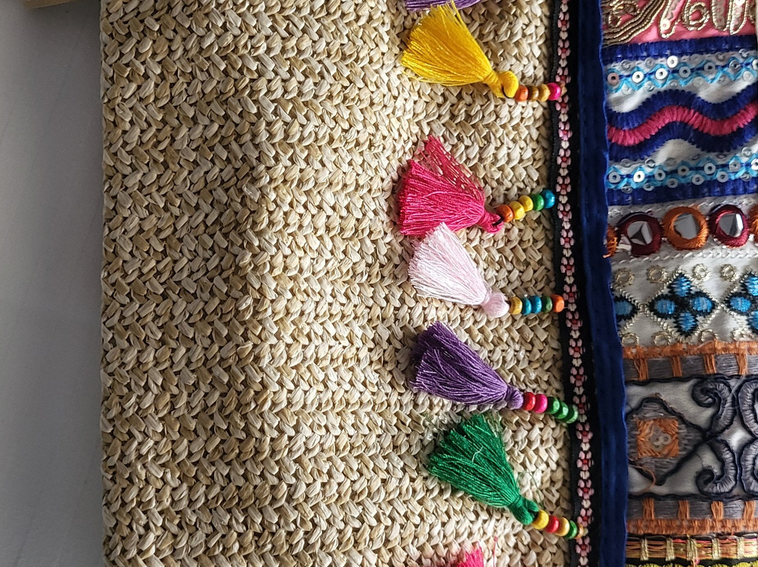 Ploumi Traditional Souvenir Shop-Mochos必去景点