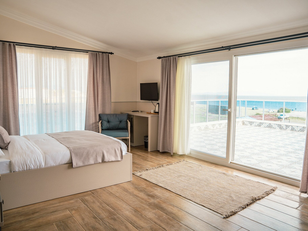 Koi Hotel & Beach