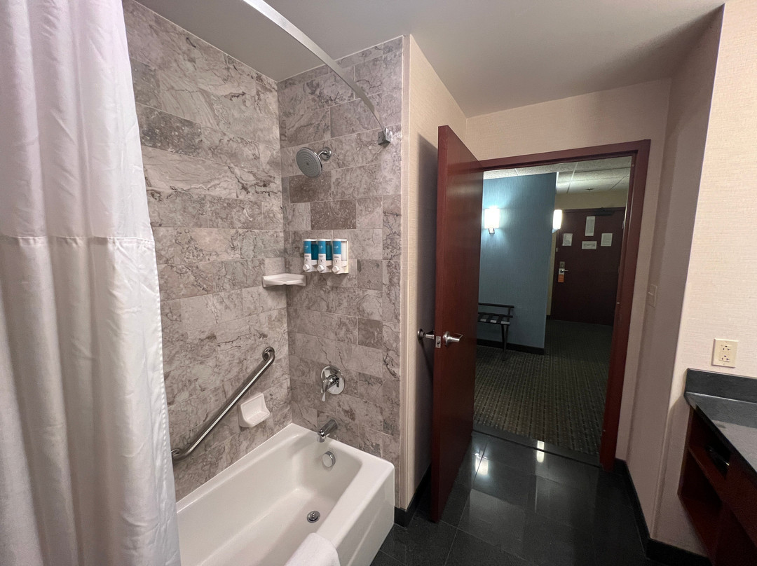 Drury Inn & Suites St. Louis Brentwood主图