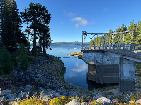 Hoodoo's Crescent Lake Resort主图