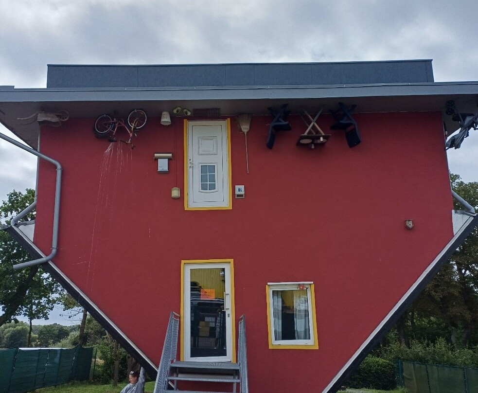 Upside Down House-Putbus必去景点