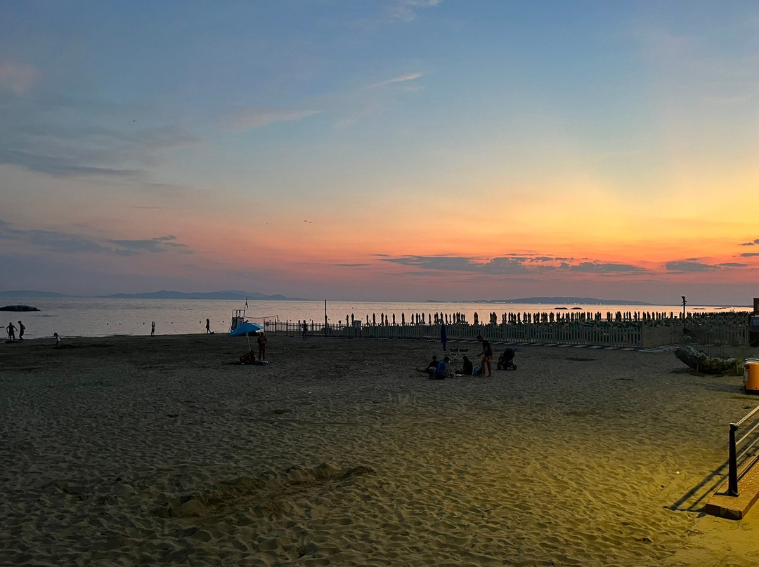 Lungomare Di Follonica-福洛尼卡必去景点