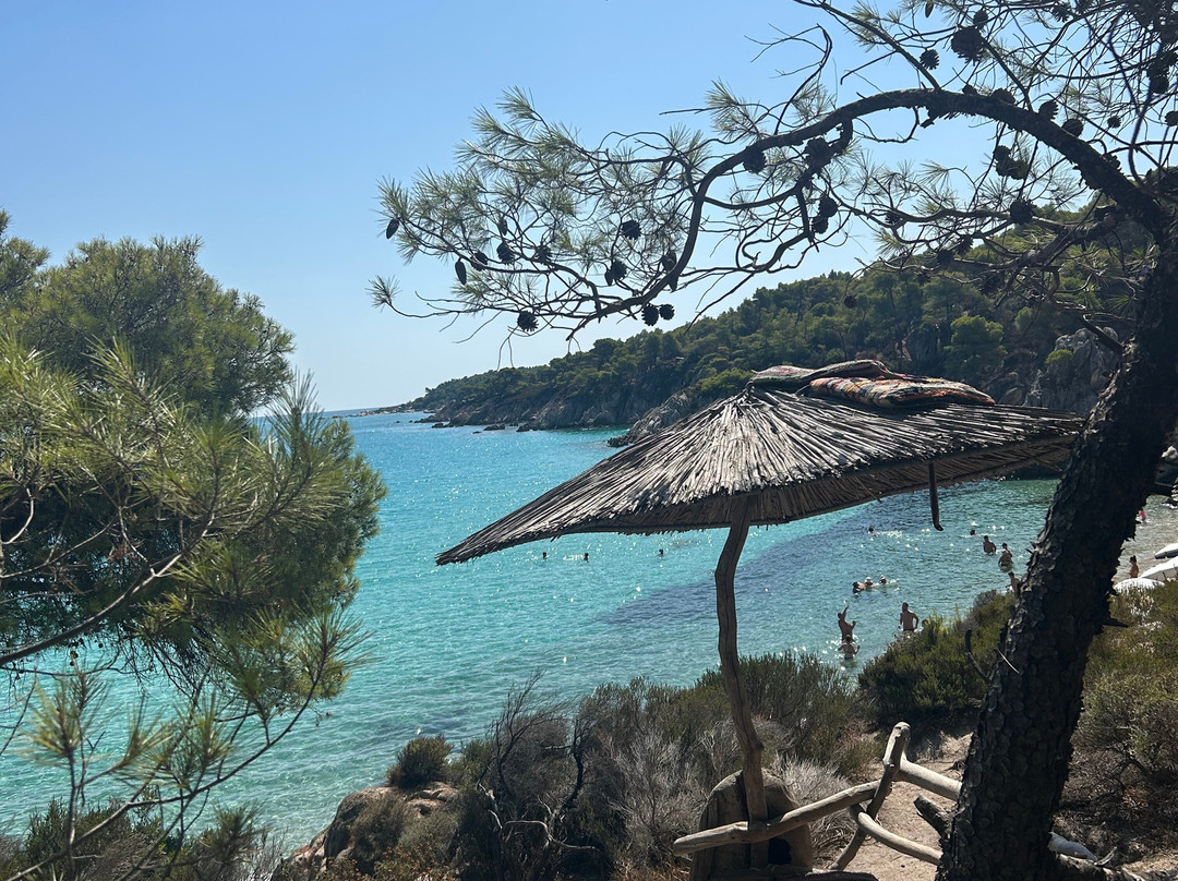 Kavourotrypes Beach-Sarti必去景点