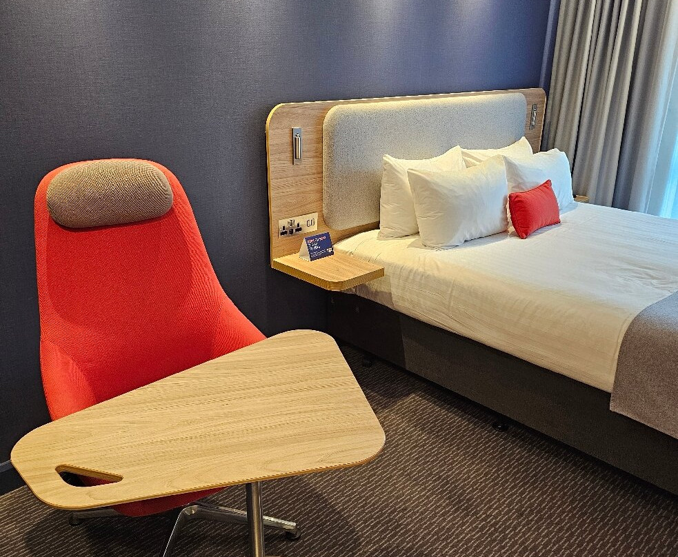 Holiday Inn Express Cambridge West Cambourne by IHG主图