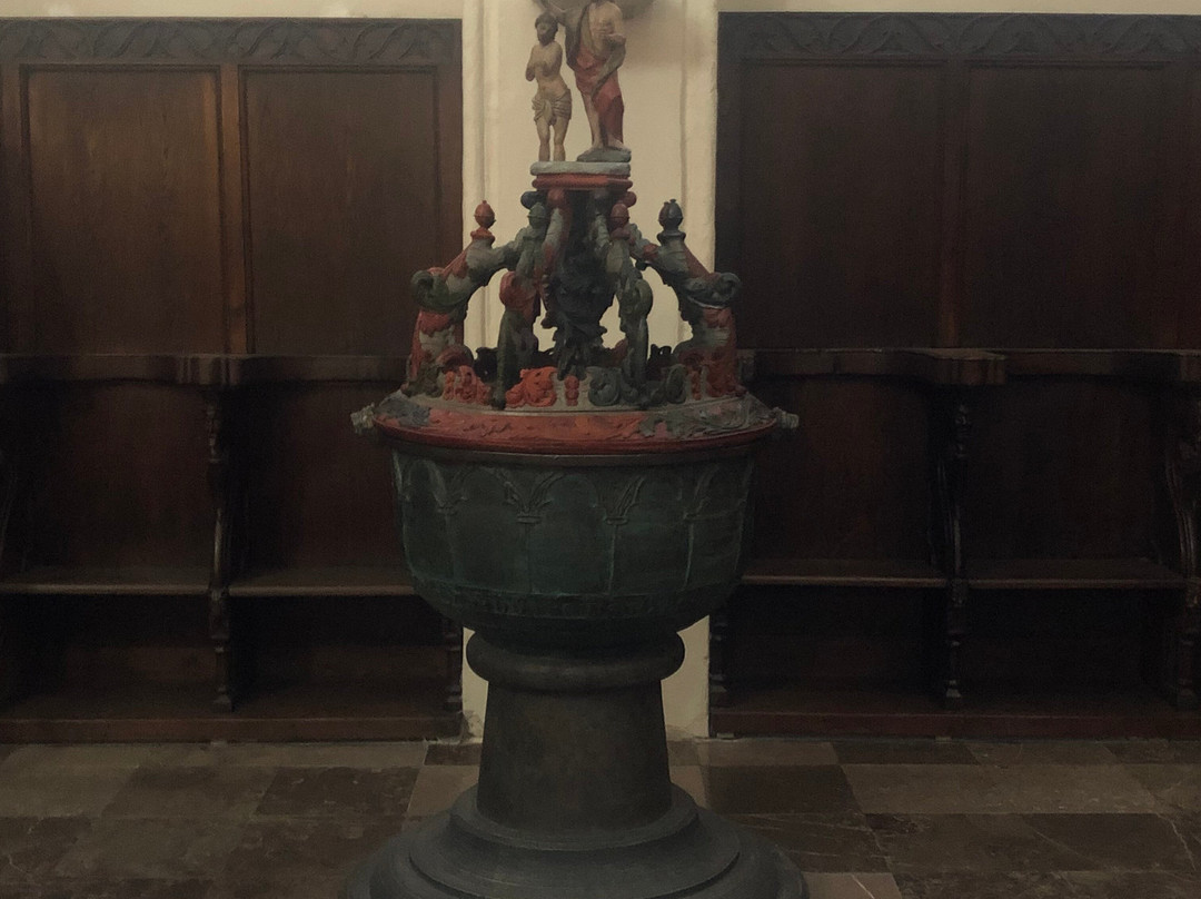 Katedra rzymskokatolicka św. Jana Chrzciciela i Jana Ewangelisty-托伦古镇必去景点