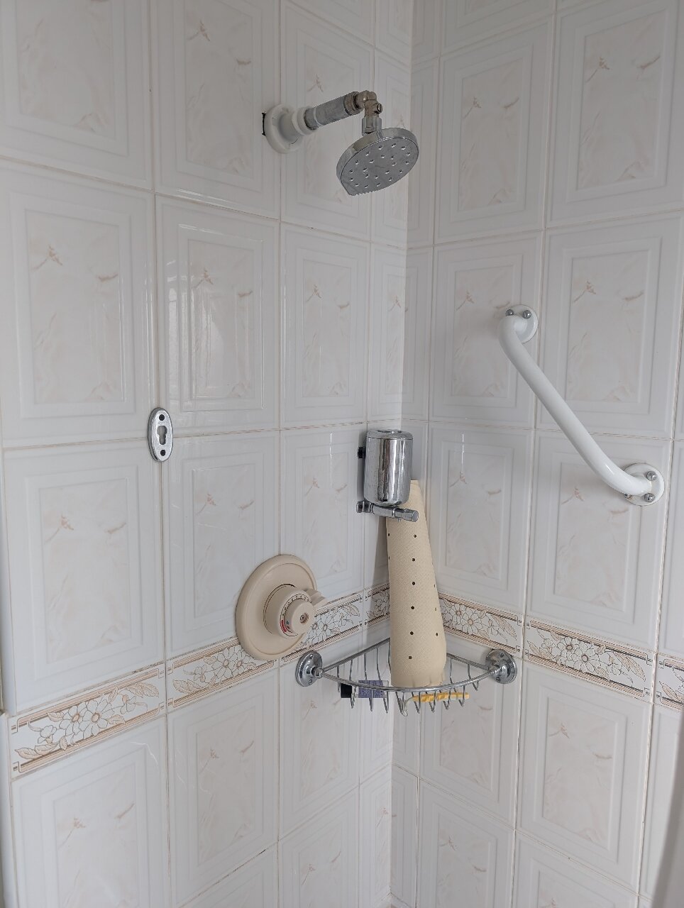 阿基尔岛悬崖酒店-官方