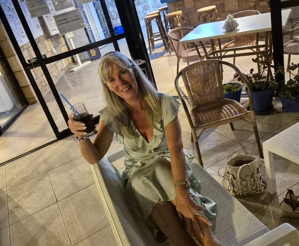 Hilltop Gardens Hotel Apartments主图