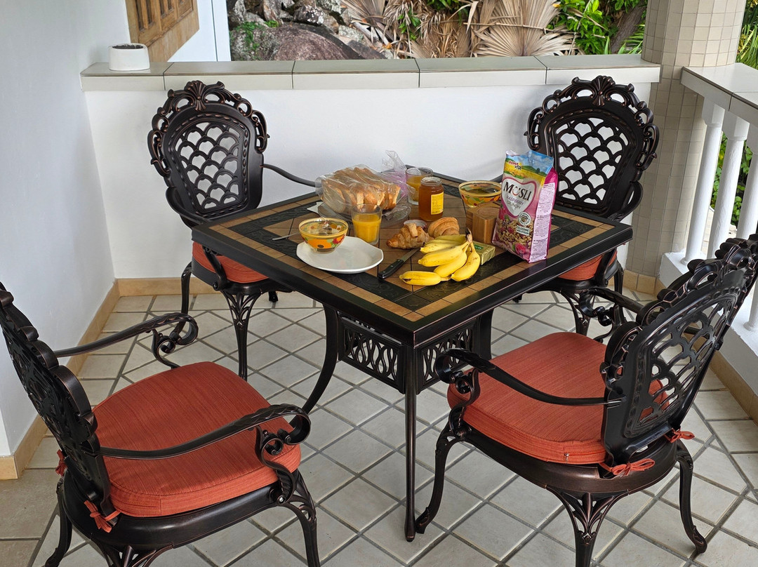 Cavern Apartments主图