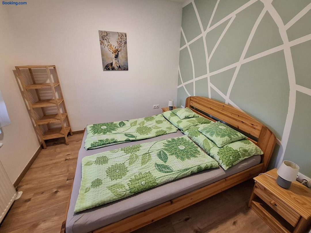 Lila Akac Vendeghaz Esztergom