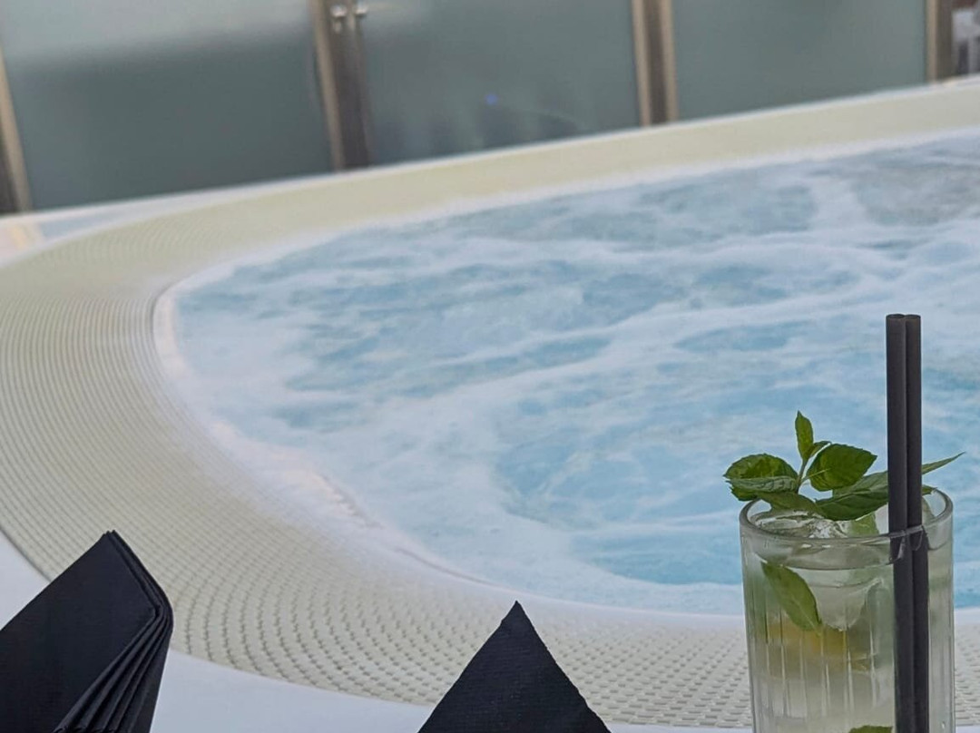 Monaco Suites Hotel主图