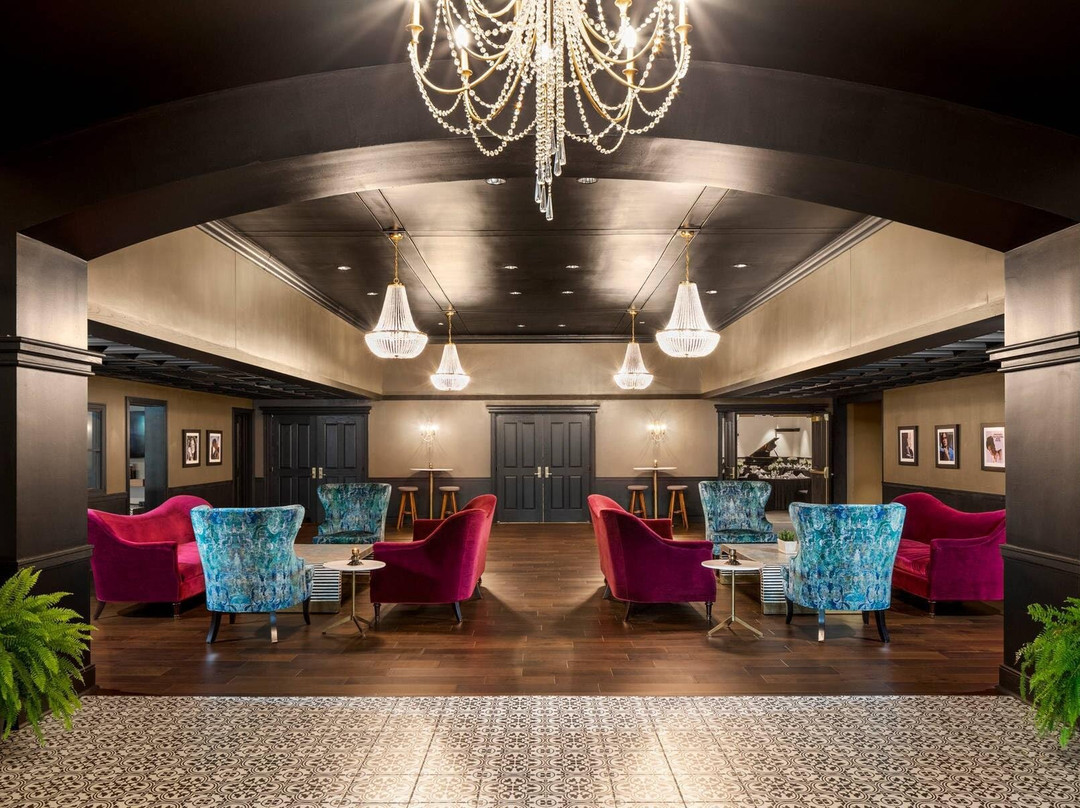 爱荷华城酒店住宿-克拉丽奥高地酒店与会议中心