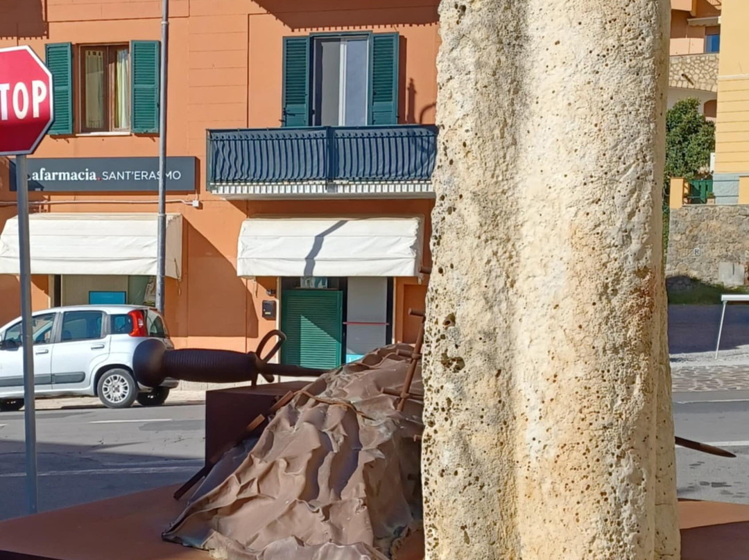 Monumento A Caravaggio-Porto Ercole必去景点