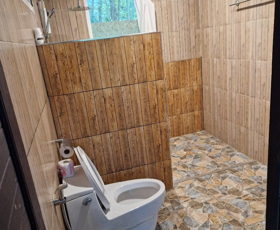 岩石树屋度假酒店主图