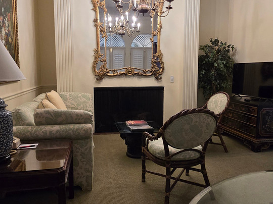 卡梅尔松树旅馆主图