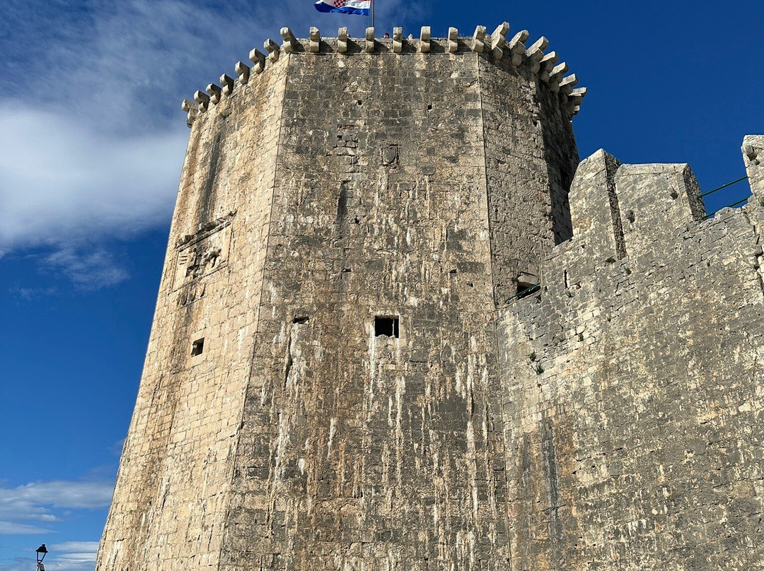 Kula Karmelengo-特罗吉尔必去景点