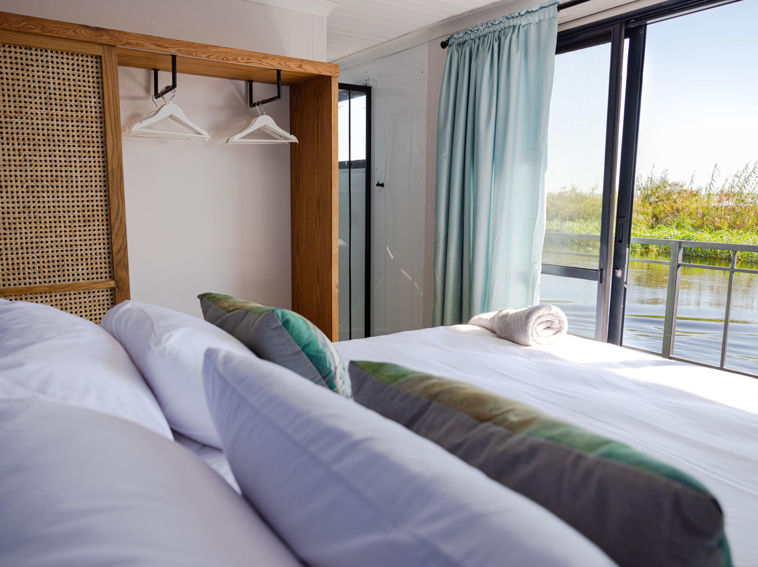 Okavango Houseboats-奥卡万戈三角洲必去景点