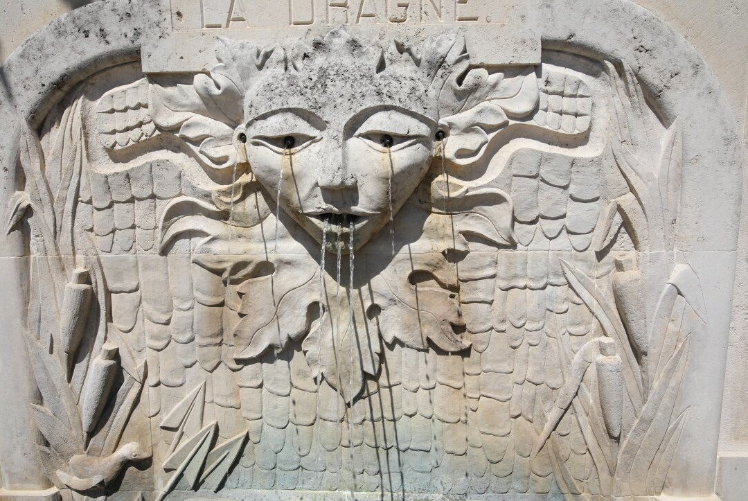 Fontaine la Dragne-Saint-Honore-les-Bains必去景点