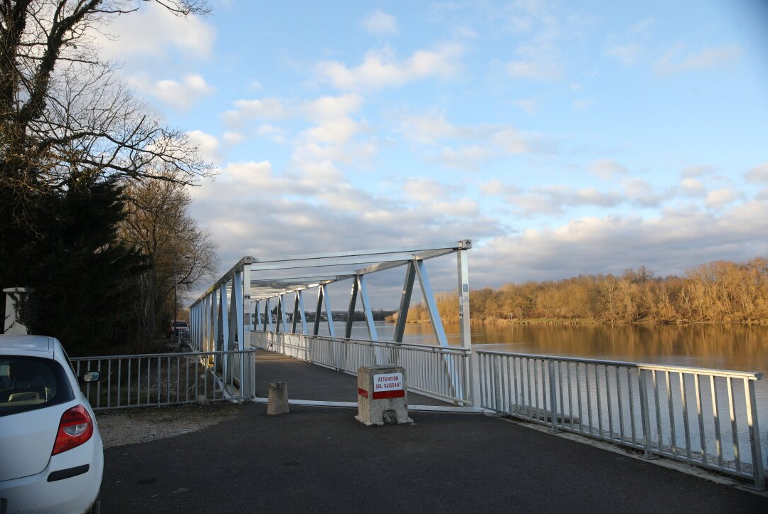 Passerelle de la Corne-Lux必去景点