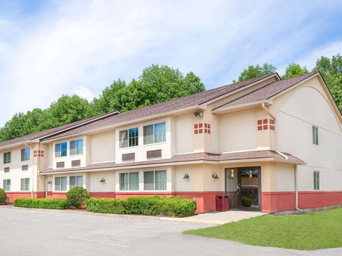 奥尼昂塔-库珀斯敦速8酒店主图