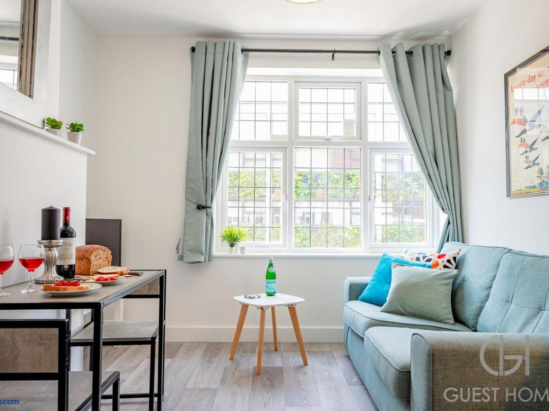 Host Stay Croydon Road Abode